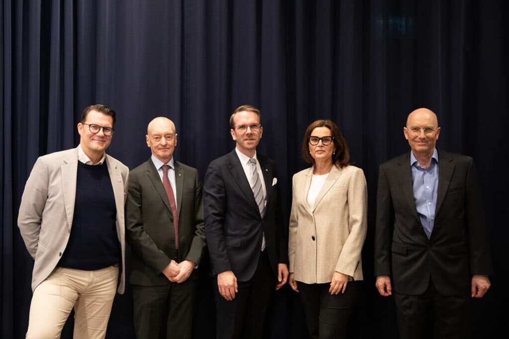 Peter Sigenstam, Michael Malm, Andreas Carlson, Sara Schelin och Jan Knutsson på SNS 17 mars 2026