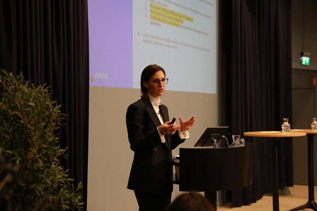 Sarah Cattan, forskare och direktör vid brittiska innovationsorganisationen Nesta, talade under konferensen.